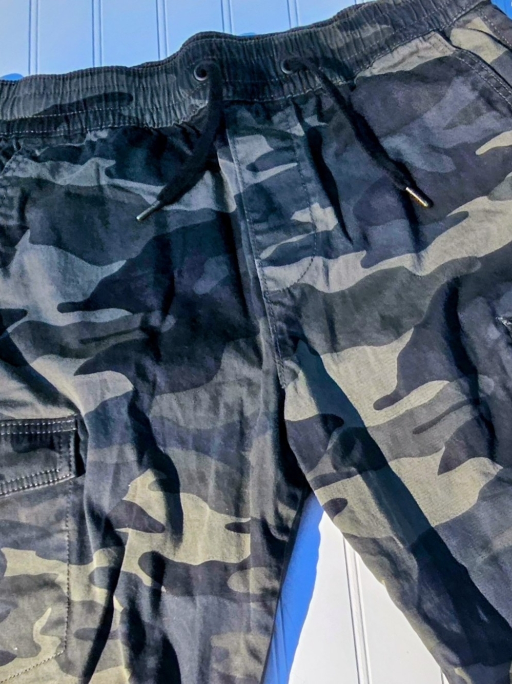Hollister Men's Black & Gray Camo Cargo Shorts Sz M